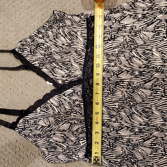 Lace trim ladies Nighty/ sleep dress. 2X = CLOSET CLOSING - Picture 2 of 9